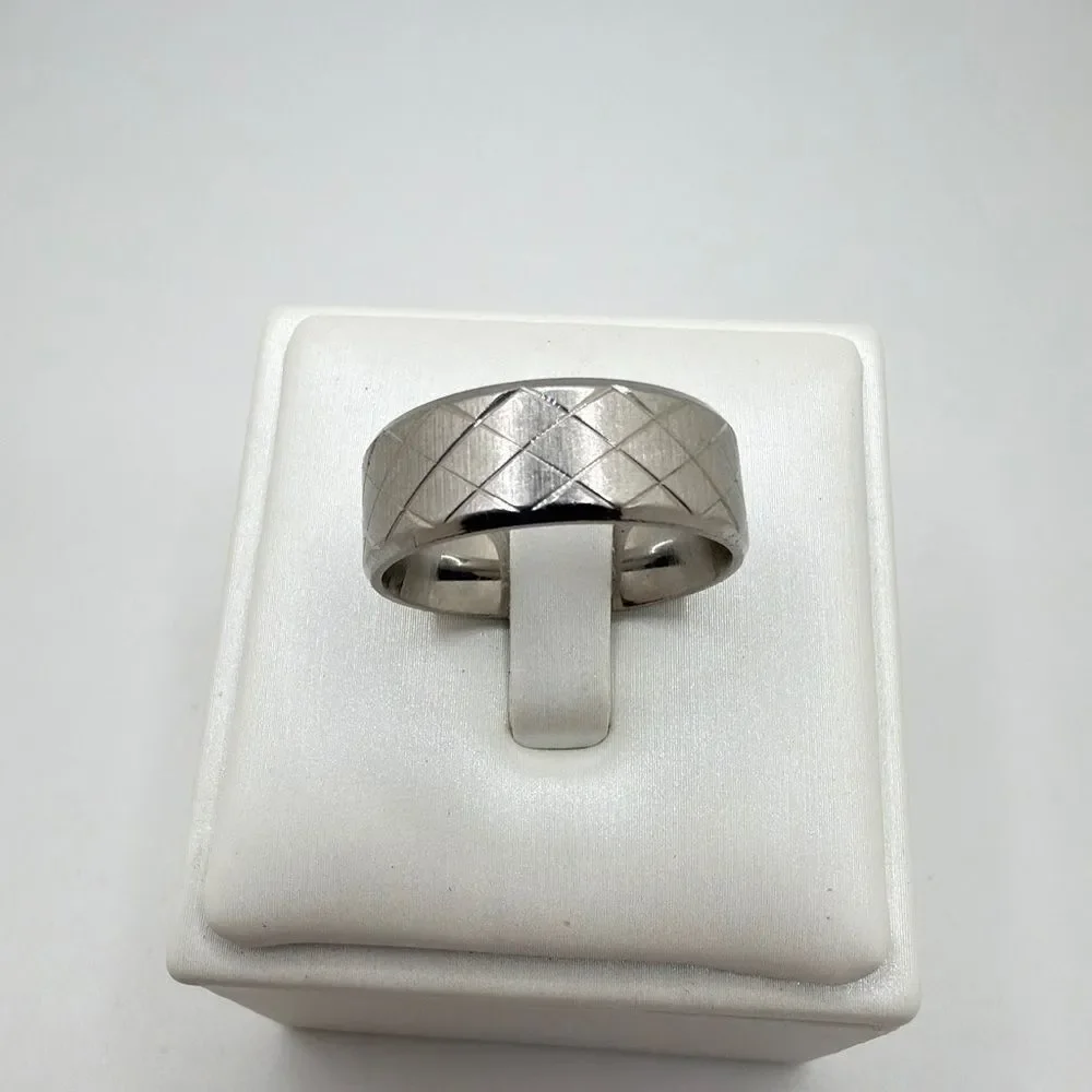 Size 9, Silver tone‎ metal with diamond criss-cross etching wedding band/ring!